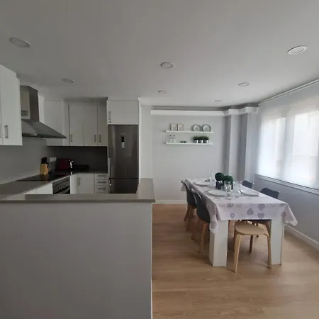 Cancela, Super Luminoso Y Bien Situado Lägenhet A Coruña